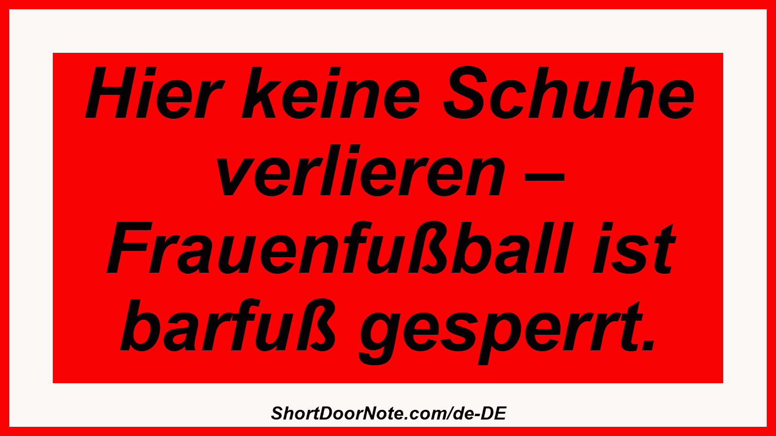 Hier keine Schuhe verlieren – Frauenfußball ist barfuß gesperrt.
