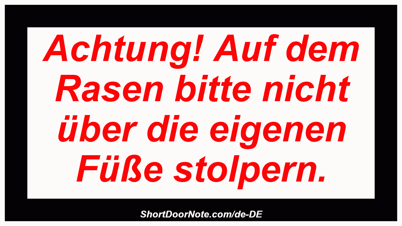 Achtung! Auf dem Rasen bitte nicht über die eigenen Füße stolpern.
