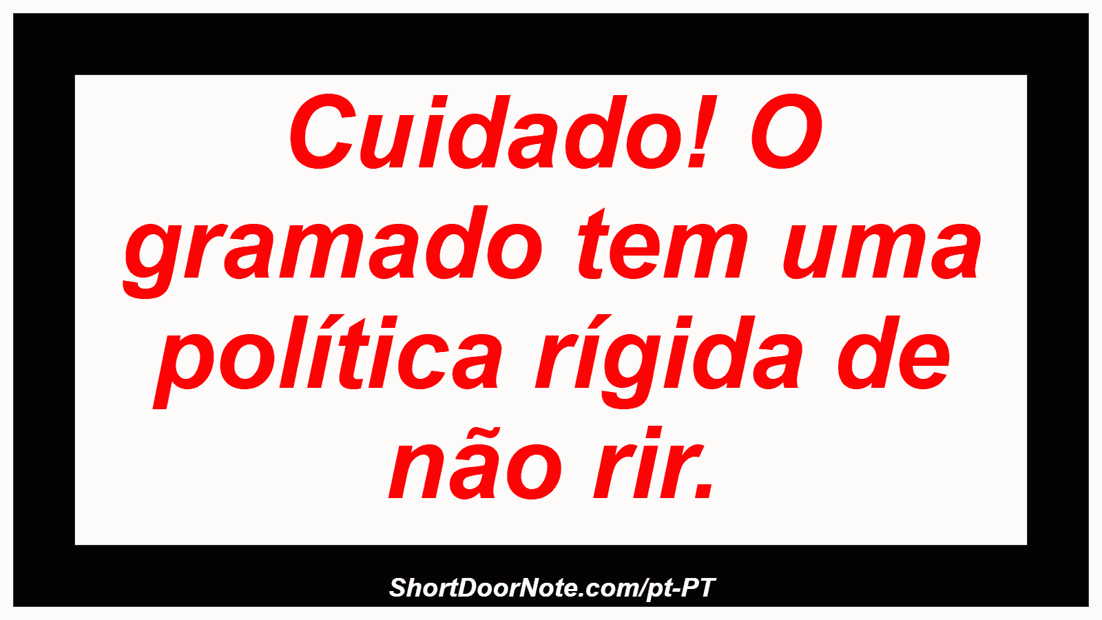 Cuidado! O gramado tem uma política rígida de não rir. 
